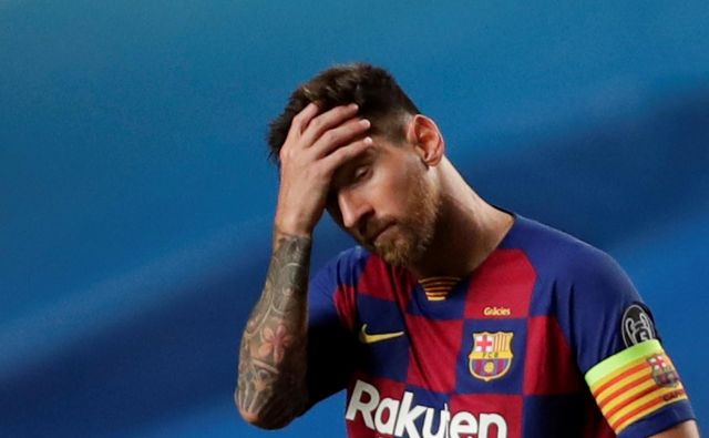 Prvi zvezdnik Barcelone Lionel Messi se je lahko po visokem porazu z Bayernom le prijel za glavo, toda to ne bo pomagalo klubu. FOTO: Manu FernandezReuters