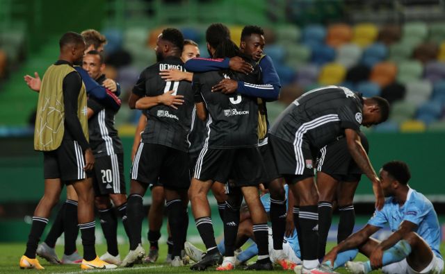 Lyon se je kot zadnji uvrstil v polfinale lige prvakov, v katerem bo v sredo poskušal izločiti še tretjega favorita za evropski naslov, nemškega prvaka Bayern. FOTO: Miguel A. Lopes/Pool Reuters