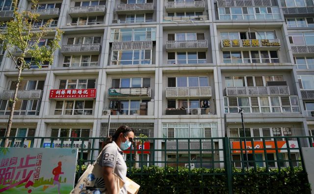 V sektorju nepremičnin ponekod že razmišljajo o ukrepih za ohladitev trga, saj so cene stanovanj precej zrasle. FOTO: Tingshu Wang/Reuters