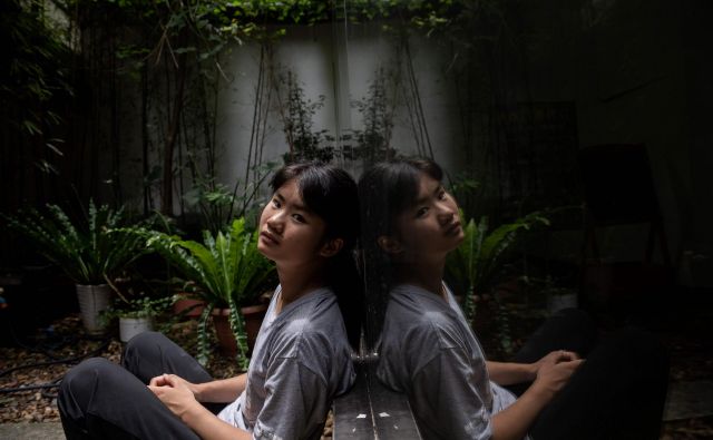 Na Kitajskem zahteve za boj proti podnebnim spremembam niso modna dejavnost, kar je na svoji koži izkusila 17-letna Howey Ou. FOTO: Nicolas Asfouri/AFP