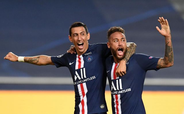 Angel Di Maria (levo) je učinkovito podajal soigralcem in zabil gol za vodstvo PSG z 2:0,  Neymar je dvakrat zatresel tekmečevo. vratnico. FOTO: David Ramos/AFP