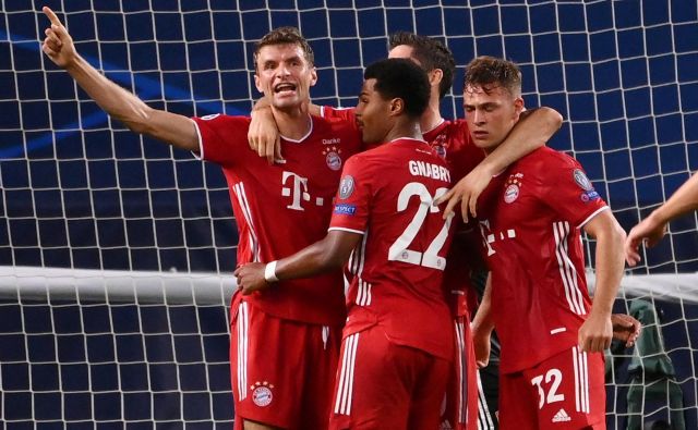 Nogometaši Bayerna so prvi polčas dobili z 2:0, na koncu so se veselili zmage s 3:0. FOTO: Reuters