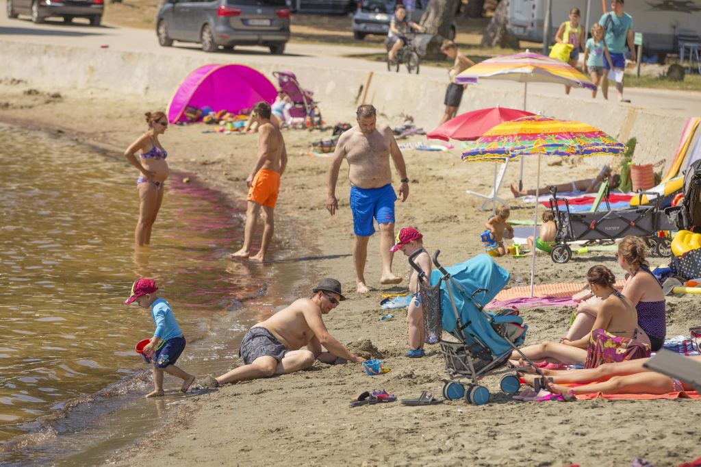 FOTO:Na Hrvaškem znova rekordno število novookuženih