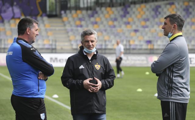 Oliver Bogatinov (v sredini) se zaveda, da v Mariboru šteje le naslov prvaka. Delo trenerja Sergeja Jakirovića pa bo mogoče oceniti šele v novi sezoni. FOTO: Jože Suhadolnik/Delo