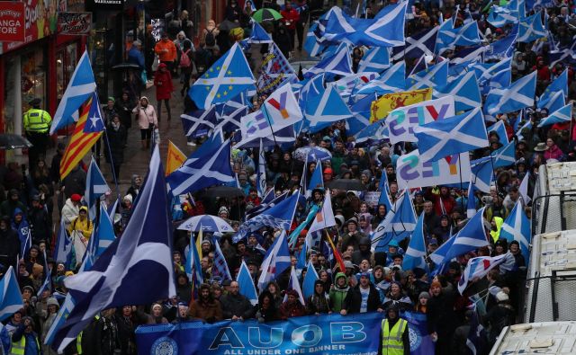 Shod zagovornikov škotske neodvisnosti na ulicah Glasgowa januarja letos. Foto: Reuters/Russell Cheyne