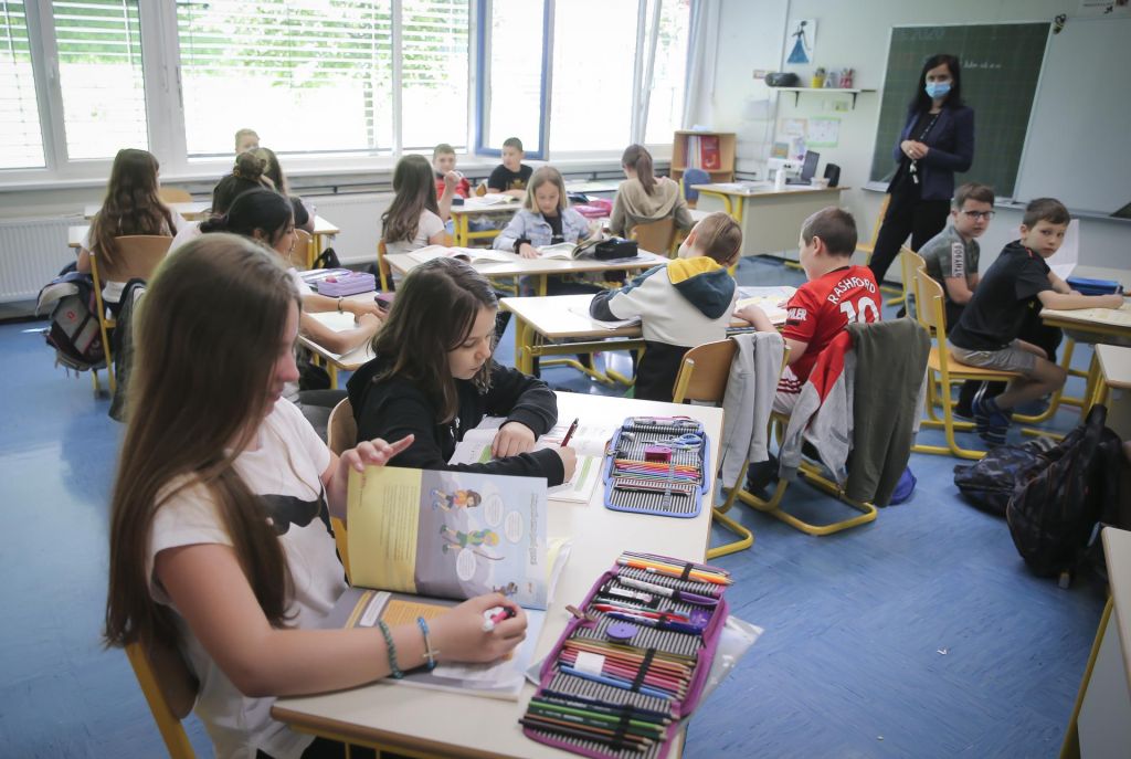 Preštevanje okuženih in čakanje na končne odločitve