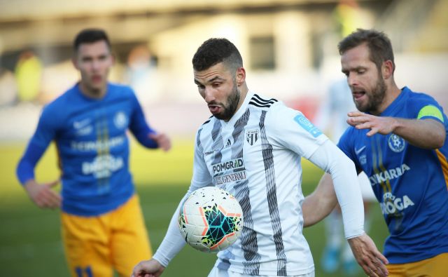 Sijajni Nino Kouter je bil ključni režiser Murine zmage v derbiju proti prvaku Celju, ki ga že v sredo čaka velika tekma v kvalifikacijah za ligo prvakov proti Moldeju. FOTO: Jure Eržen/Delo