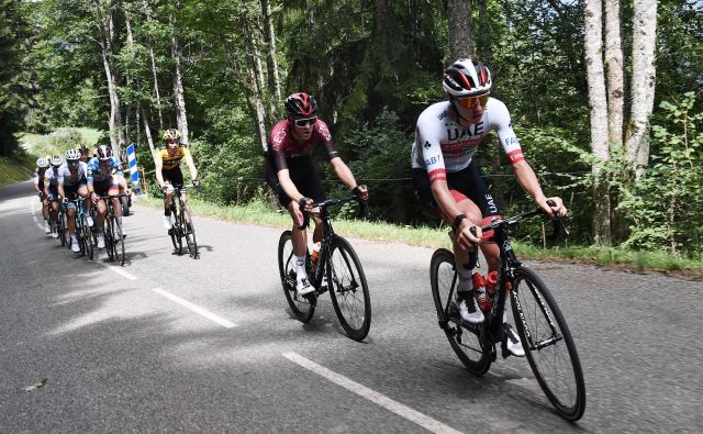 Tadej Pogačar je s 3. mestom v zadnji etapi kriterija Dauphine in končnim 4. mestom potrdil, da pred Tourom prihaja v vrhunsko formo. FOTO: Anne-Christine Poujoulat/AFP