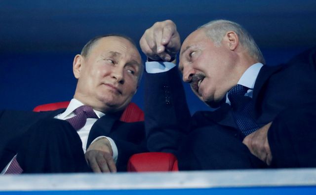 Vladimir Putin je pripravljen priskočiti na pomoč svojemu beloruskemu kolegu. FOTO: Vasily Fedosenko/Reuters