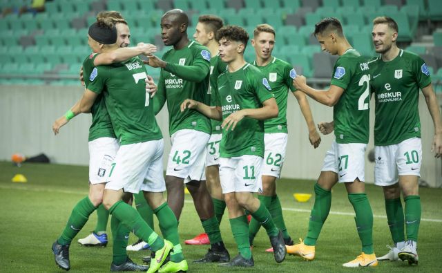 Olimpija je bila na pragu enega od najbolj sramotnih porazov, a se je se je v zadnih sekundah čudežno in tudi s srčnostjo rešila ter bo evropsko poletje podaljšala vsaj še za eno tekmo. FOTO: Jure Eržen/Delo