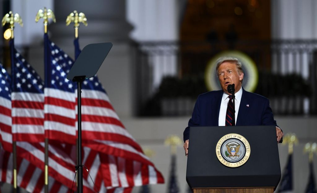 FOTO:Trump se pozicionira kot odločni zagovornik reda in miru