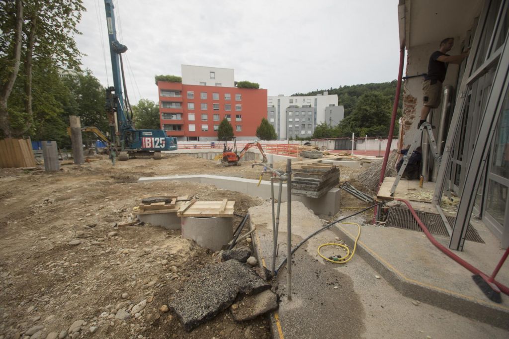 FOTO:Enajst stotnij učencev bo začasno razseljenih