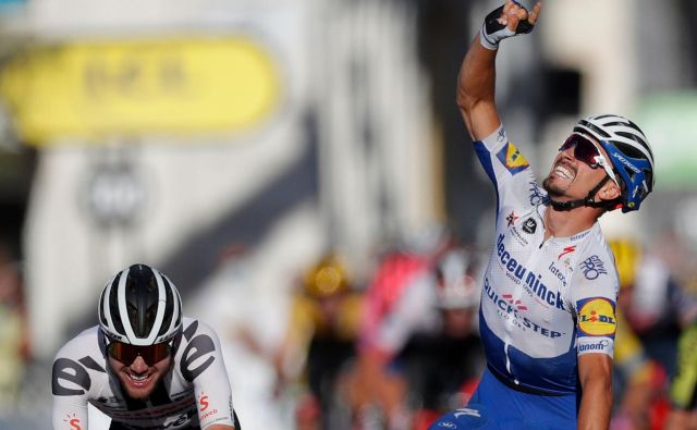 Julian Alaphilippe je svojo zmago posvetil junija preminUlemu očetu. FOTO: Stephane Mahe/AFP