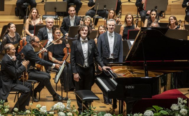 Cankarjev dom so glasbeniki Filharmoničnega orkestra milanske Scale navdušili z izbranim programom in vrhunsko izvedbo. FOTO: Voranc Vogel/Delo<br />
 