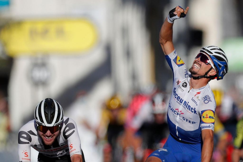 FOTO:Alaphilippe dobil etapo in oblekel rumeno majico