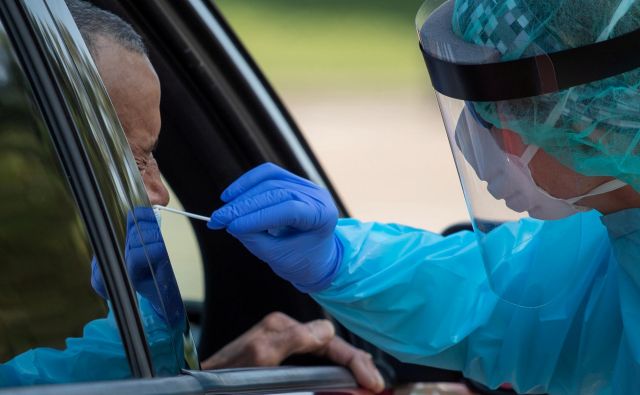 Vlada ZDA se ne zna sporprijeti z epidemijo. FOTO: Adrees Latif/Reuters