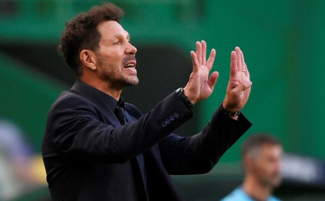 Diego Simeone je na trenerskem stolčku madridskega Atletica že devet let, v tem obdobju pa je za nakupe igralcev Atletico zapravil že skoraj milijardo evrov. FOTO: Lluis Gene/Pool Reuters