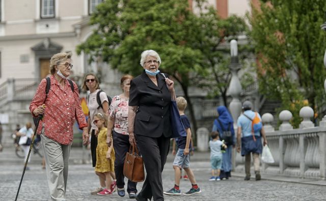 Projekcije kažejo, da bo do leta 2060 skoraj 30 odstotkov prebivalcev Slovenije starejših od 60 let. Foto Blaz Samec