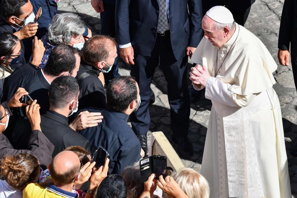 FOTO:Papež pred verniki poudaril solidarnost med pandemijo