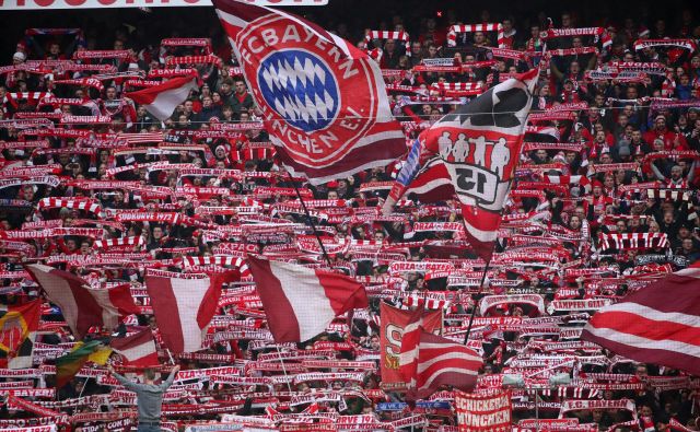 Koliko gledalcev bo lahko sprejela Bayernova Allianz Arena, še ni znano. FOTO: Michael Dalder/Reuters