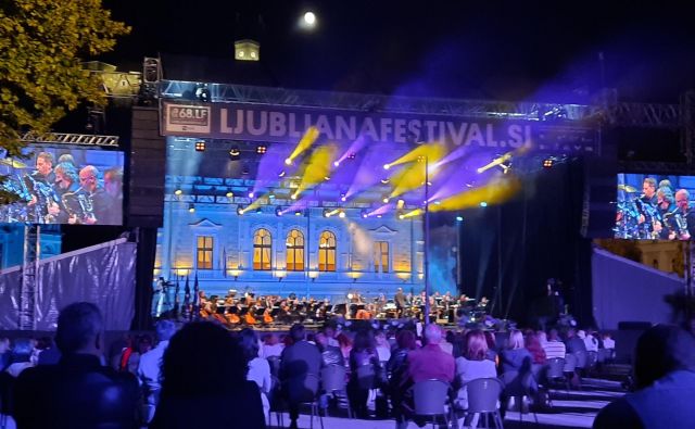 Letošnjo Poletno noč  je ogrela glasba ob 75-letnici Big Banda RTV Slovenija. FOTO: Urša Izgoršek