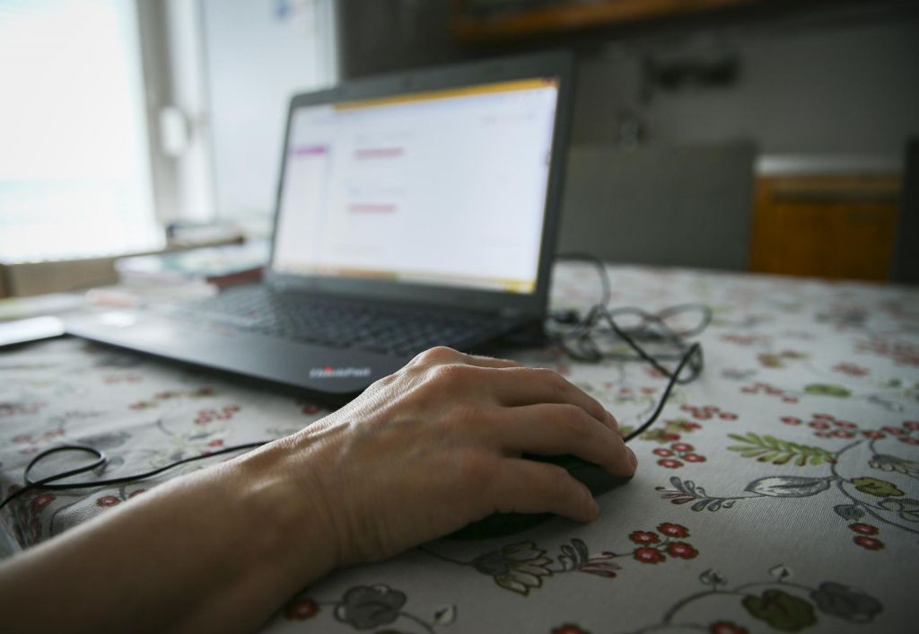 FOTO:Za starejše je računalniška pot do zdravnika bolj ovira kot prednost