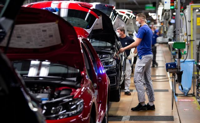 Nemški avtomobilski trg je avgusta precej upadel. FOTO: Swen Pfoertner/Reuters
