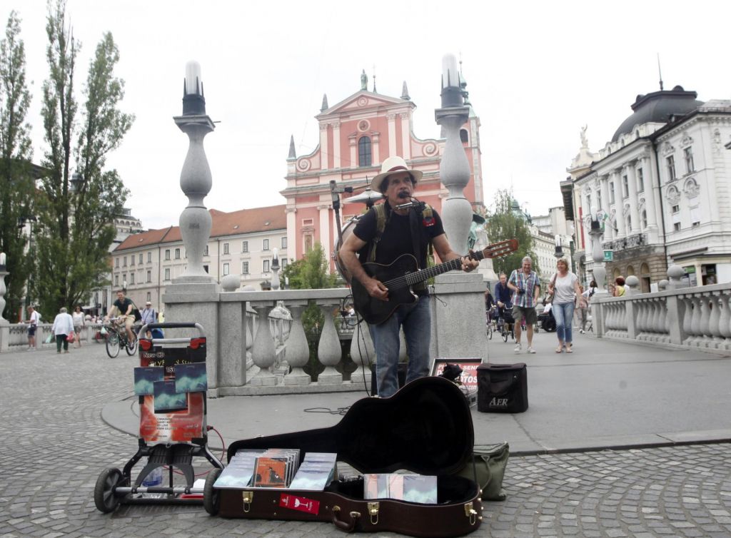 FOTO:Kakšne omejitve čakajo ulične glasbenike