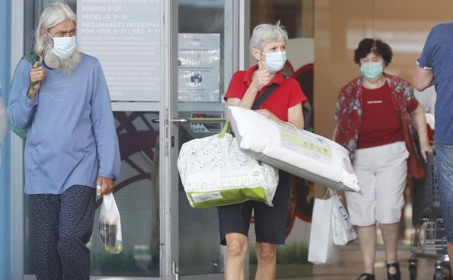 V petek so v Sloveniji potrdili eno smrtno žrtev med okuženimi s koronavirusom. FOTO: Leon Vidic/Delo