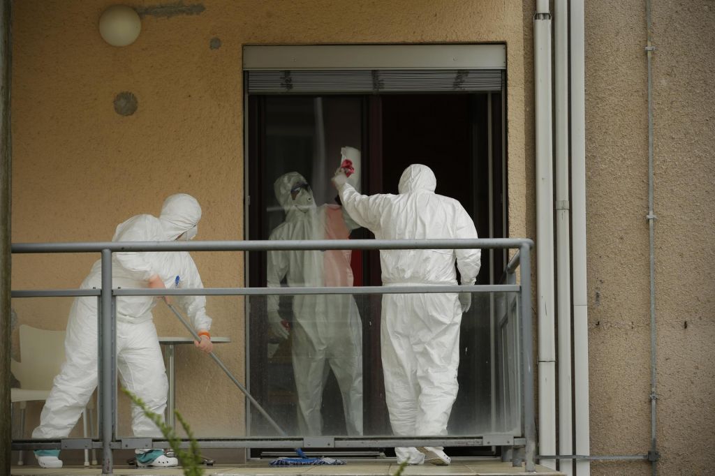 FOTO:V soboto potrdili 43 novih okužb, Krek svari zaradi stanja v Grčiji