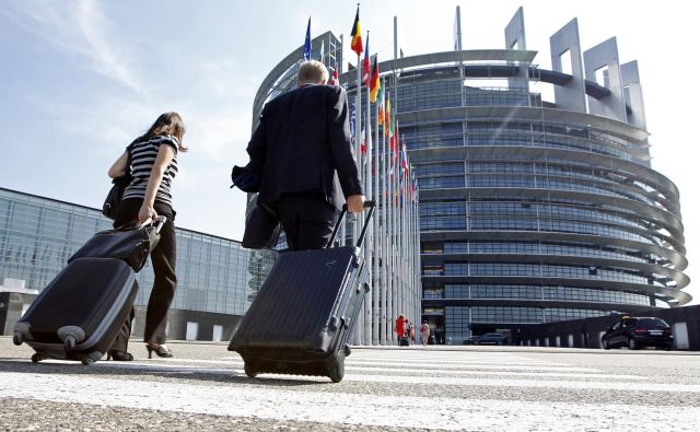Dokler ne bo boljših epidemioloških gibanj, zasedanj evropskega parlamenta na sedežu v Strasbourgu ne bo. FOTO: Vincent Kessler/Reuters