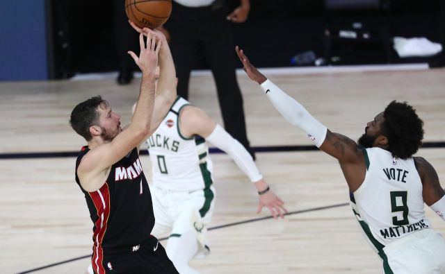 Še ena odlična igra slovenskega zvezdnika Gorana Dragića (levo) je Miamiju zagotovila uvrstitev v finale vzhodne konference NBA, v katerem se bo pomeril z Bostonom ali Torontom (3:2). FOTO: Kim Klemen/USA Today Sports