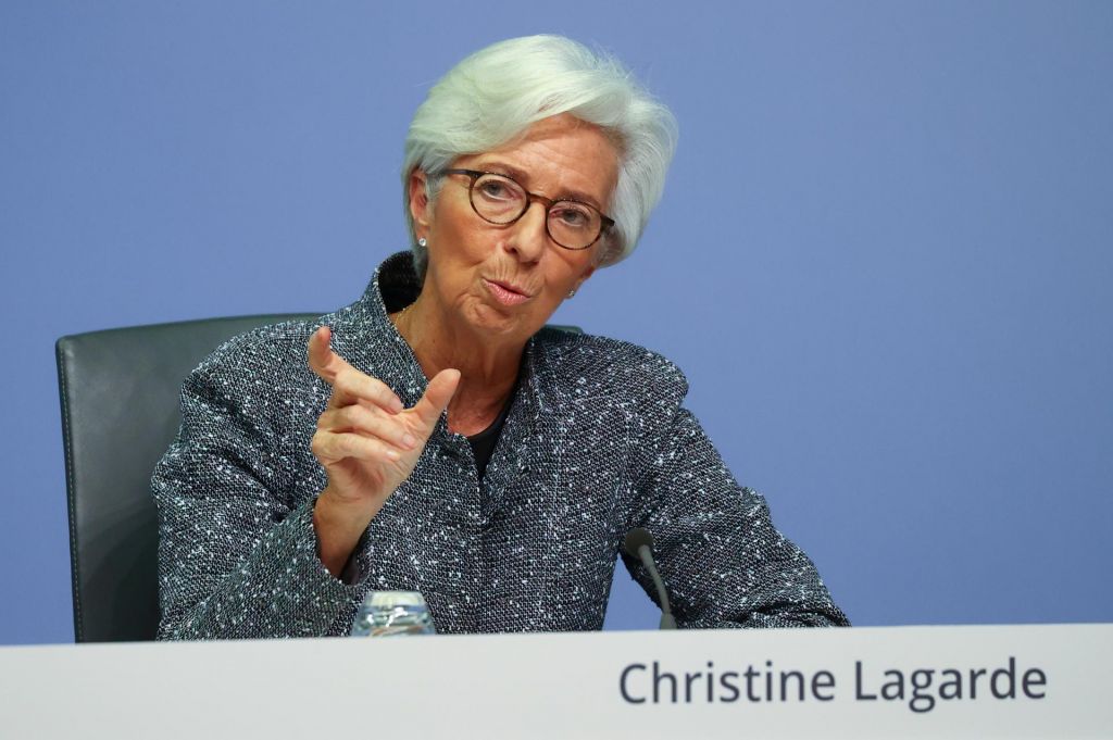 ECB v precepu med deflacijo in gospodarskim upadom