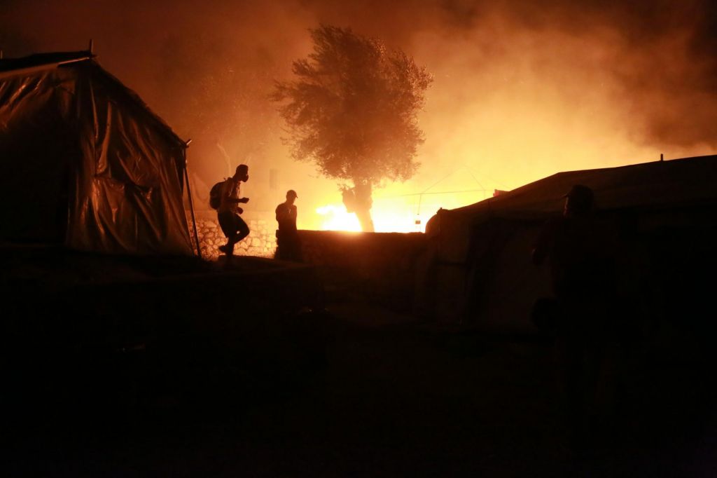 Center za begunce in migrante na Lezbosu v plamenih