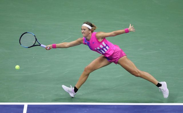 Belorusinja Viktoria Azarenka je ustavila 38-letno Američanko  Sereno Willimas v lovu za 24. posamično lovoriko na grand slamih  in se uvrstila v veliki finale OP ZDA, v katerem bo njena tekmica zmagovalka turnirja leta 2018 Naomi Osaka. FOTO: Matthew Stockman/AFP