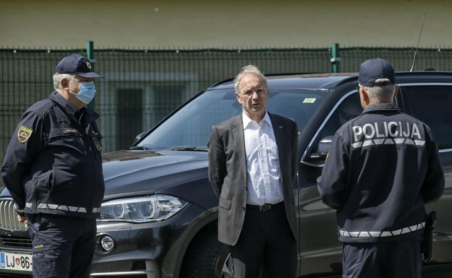 Aleš Hojs je ob objavi kazenske ovadbe čivknil, da se »pritiski globoke države nadaljujejo«. FOTO: Blaž Samec/Delo