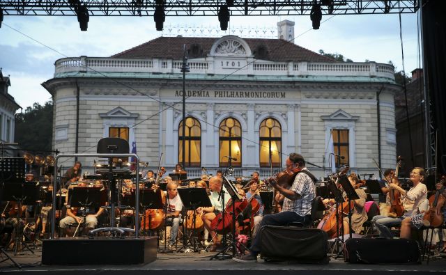 Vse očitke o domnevnih nezakonitostih v Slovenski filharmoniji vršilec dolžnosti direktorja Matej Šarc odločno zavrača. FOTO: Jože Suhadolnik/Delo