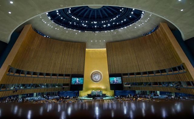 Letošnje zasedanje generalne skupščine ZN bo drugačno od prejšnjih, saj zaradi pandemije covida-19 prvič poteka virtualno. FOTO: Eduardo Munoz/Reuters