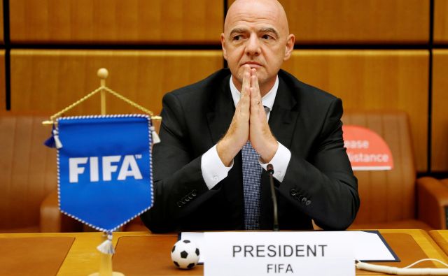 Gianni Infantino, predsednik Fife, se zaveda, da je tudi nogomet v težavah. FOTO: Leonhard Foeger/Reuters