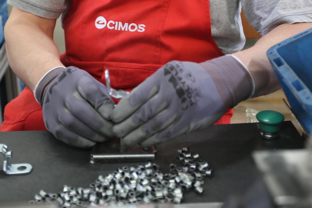 FOTO:Cimos zapira tovarno in odpušča 200 ljudi