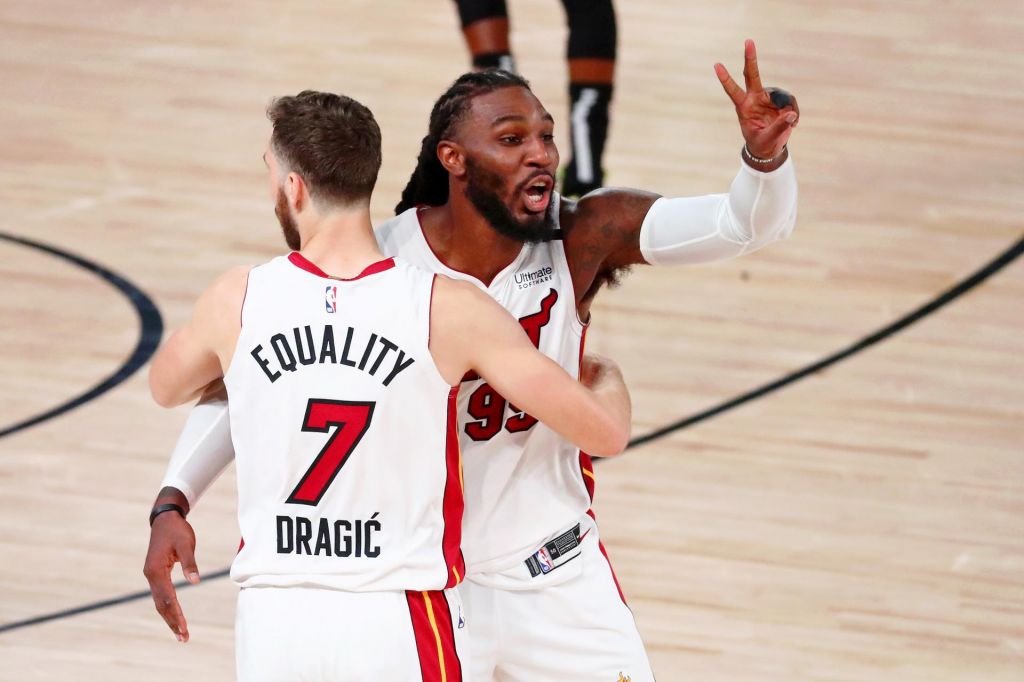 FOTO:Dragić spet sijajen, Miami na pol poti v veliki finale