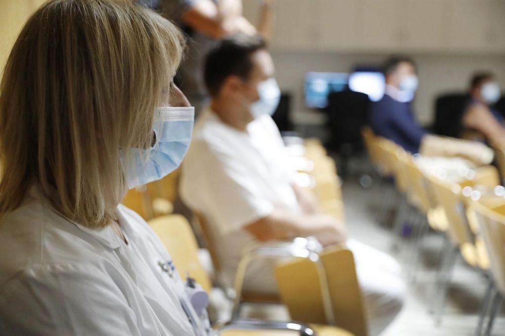 V Sloveniji 114 okužb, bolnišnice kot v času epidemije