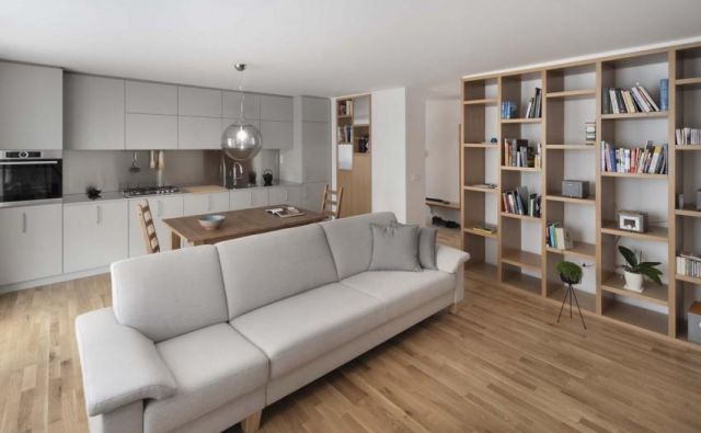 Interier stanovanja je zasnovala arhitektka Meta Kutin iz biroja mKutin arhitektura. Foto Janez Marolt