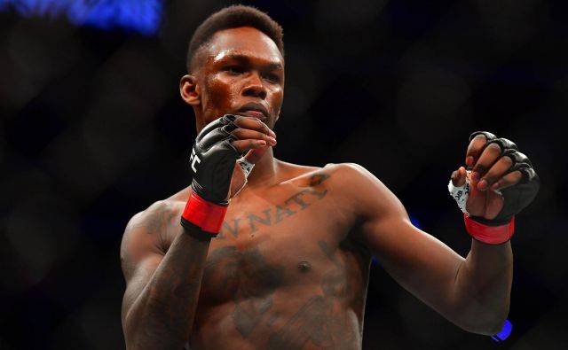 Israel Adesanya je dosegel novo prepričljivo zmago. FOTO: Stephen R. Sylvanie/Usa Today Sports