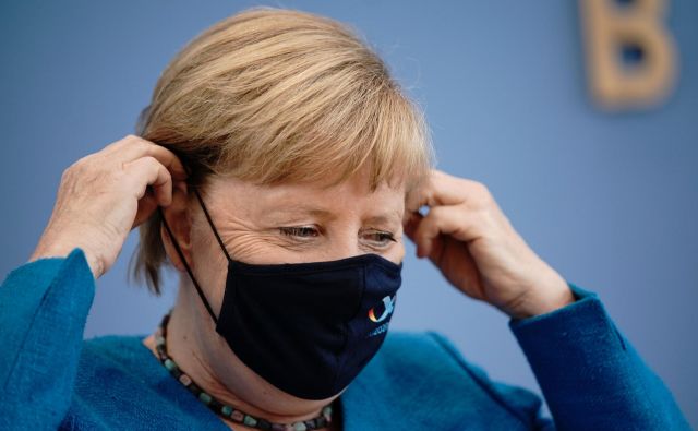 Kanclerka Angela Merkel ne bo dovolina, da bi primer Navalni utonil v pozabo. FOTO: Michael Kappeler/ Afp