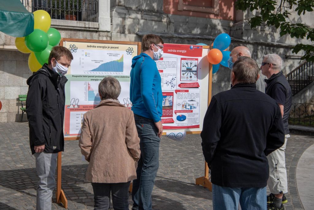 FOTO:Mladi so tudi za jedrsko energijo