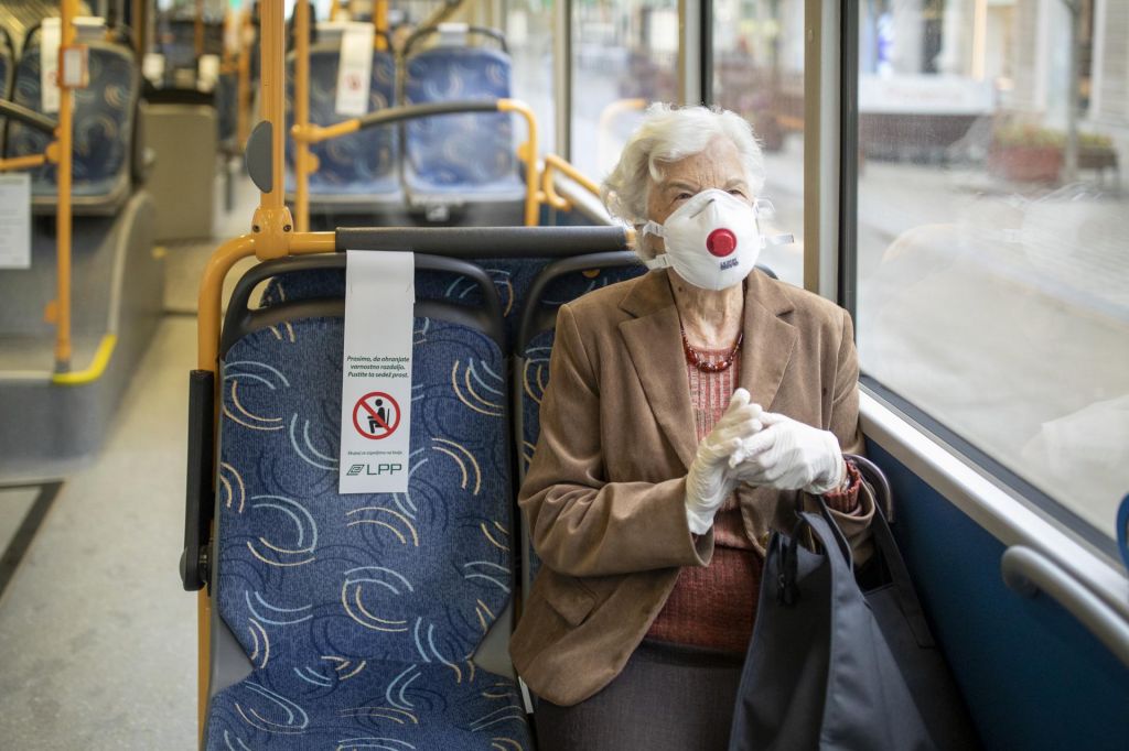 Omejevanje javnega prevoza za starejše