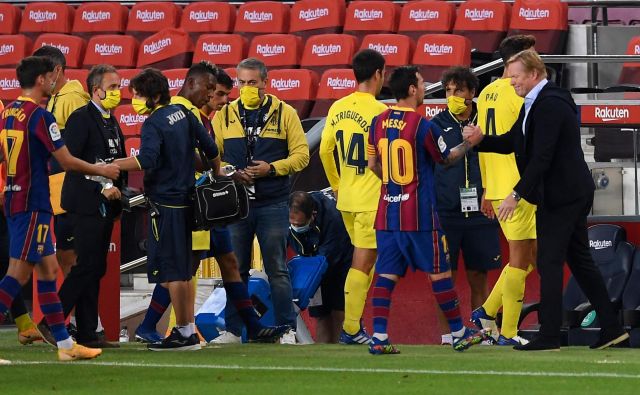 Trener Barcelone Ronald Koeman (desno) in Lionel Messi še nista na isti valovni dolžini, a se ji približujeta. FOTO: Josep Lago/AFP