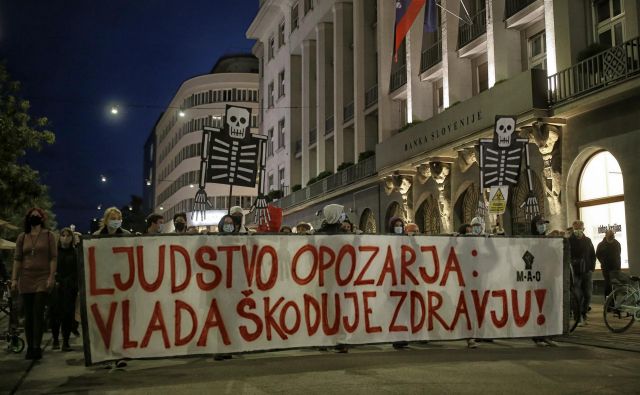 Petkovi protivladni protesti. FOTO: Blaž Samec/Delo