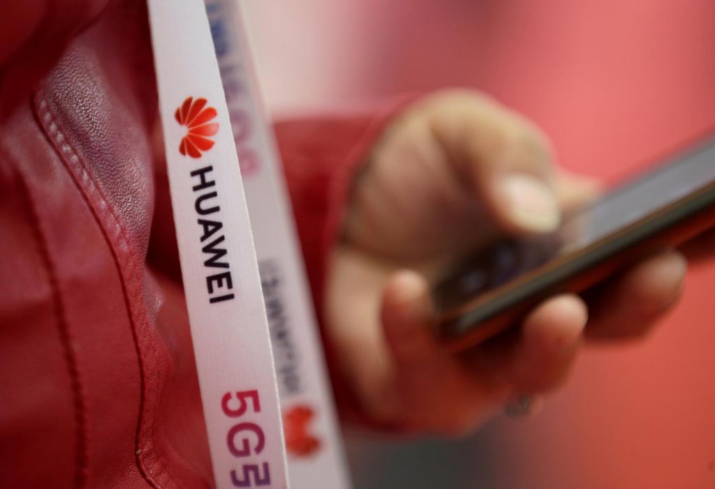 Pred vrati odločitev o blokadi Huaweia v Sloveniji